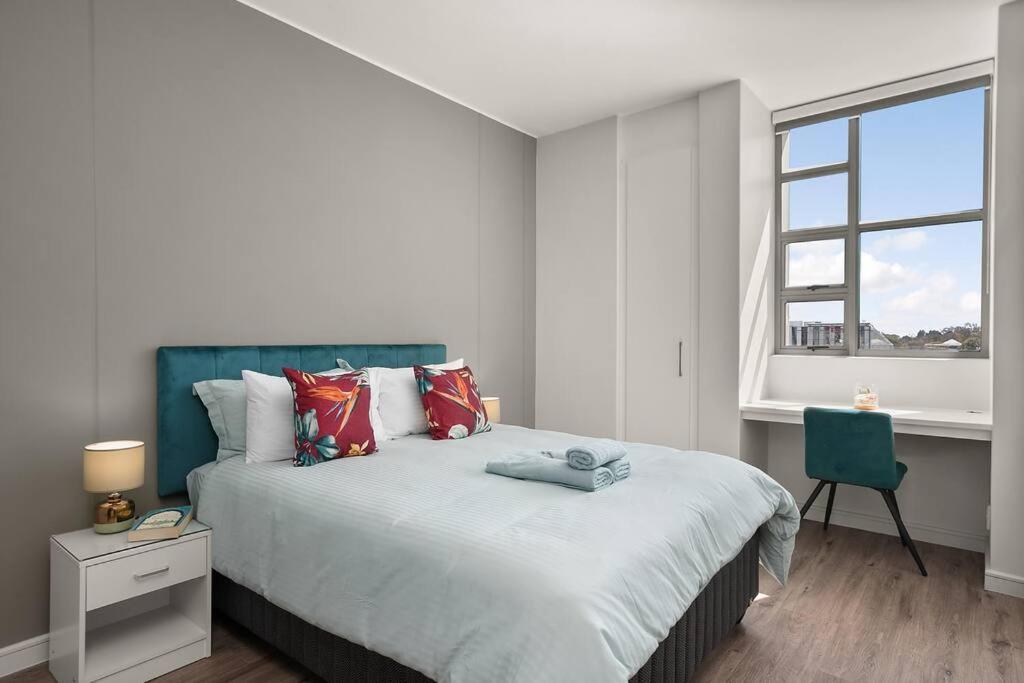 The Median Rosebank Luxury Apartment - Building With Generator Johannesburg Esterno foto