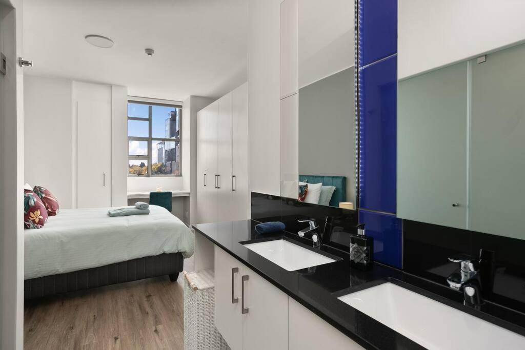 The Median Rosebank Luxury Apartment - Building With Generator Johannesburg Esterno foto