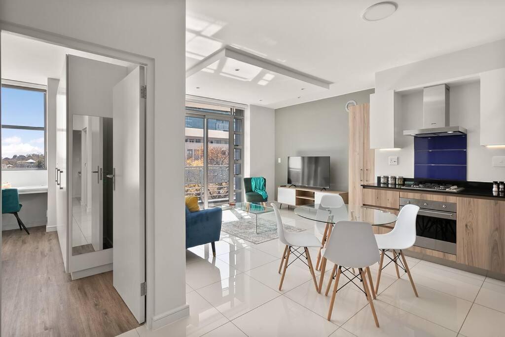 The Median Rosebank Luxury Apartment - Building With Generator Johannesburg Esterno foto