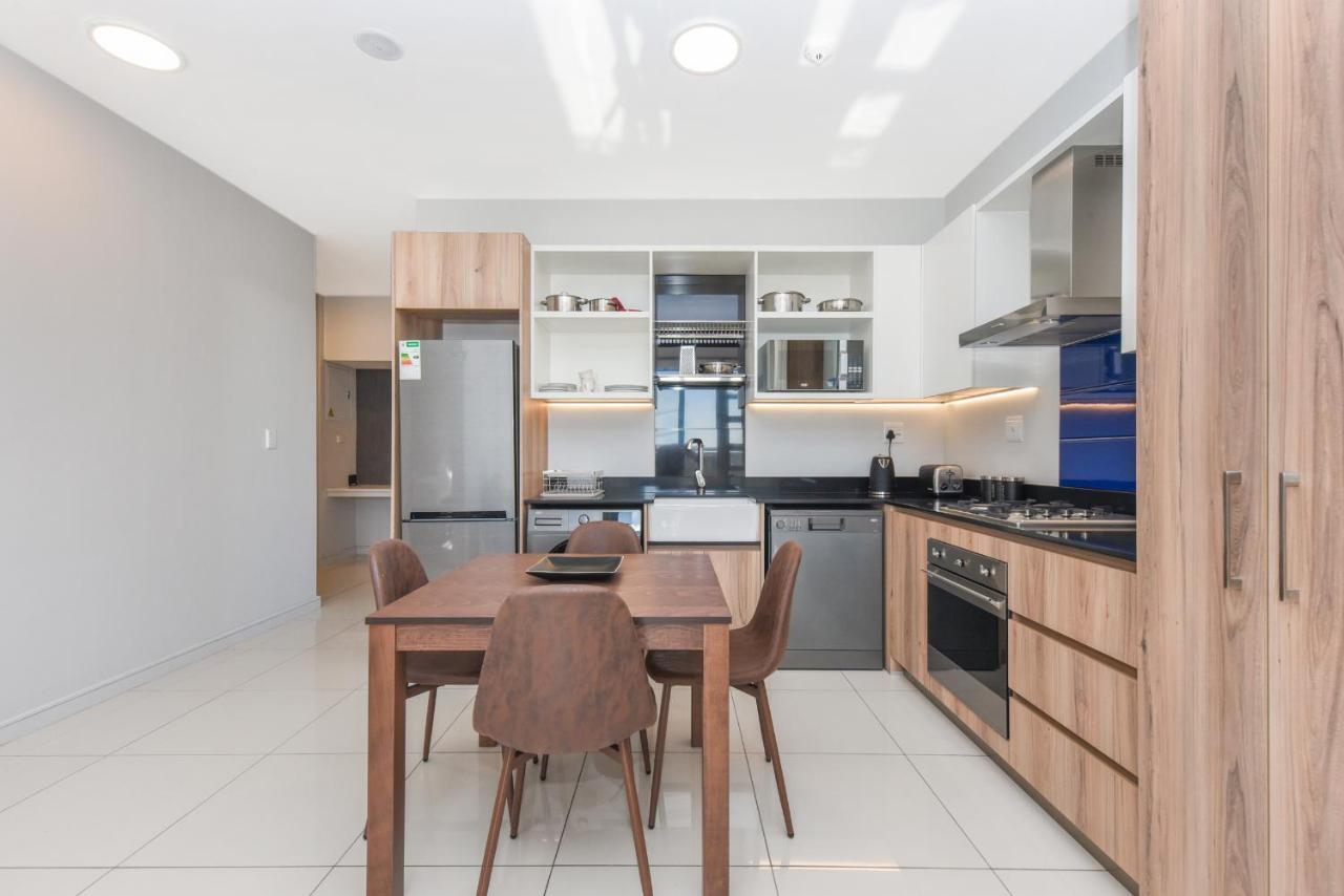 The Median Rosebank Luxury Apartment - Building With Generator Johannesburg Esterno foto