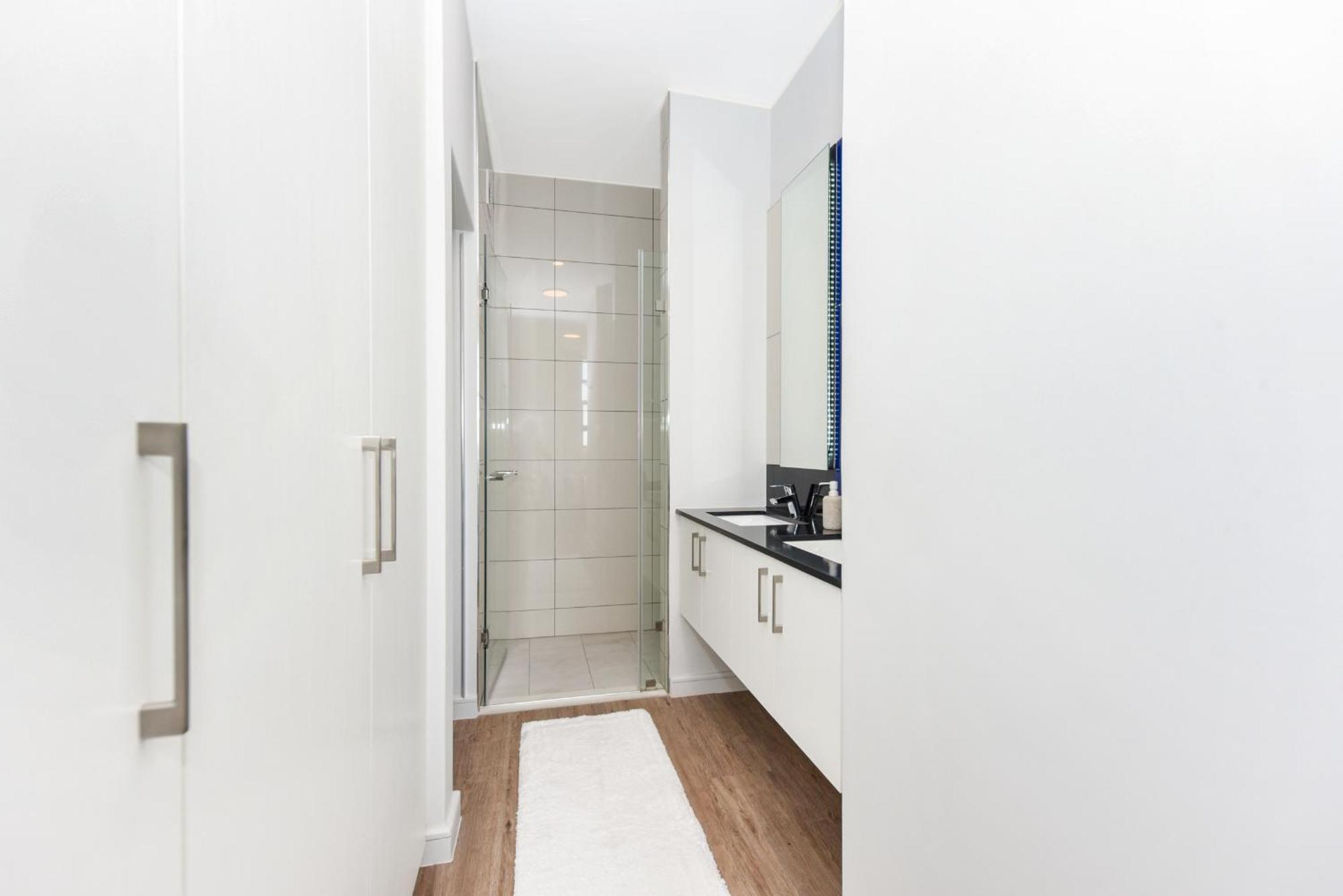 The Median Rosebank Luxury Apartment - Building With Generator Johannesburg Esterno foto