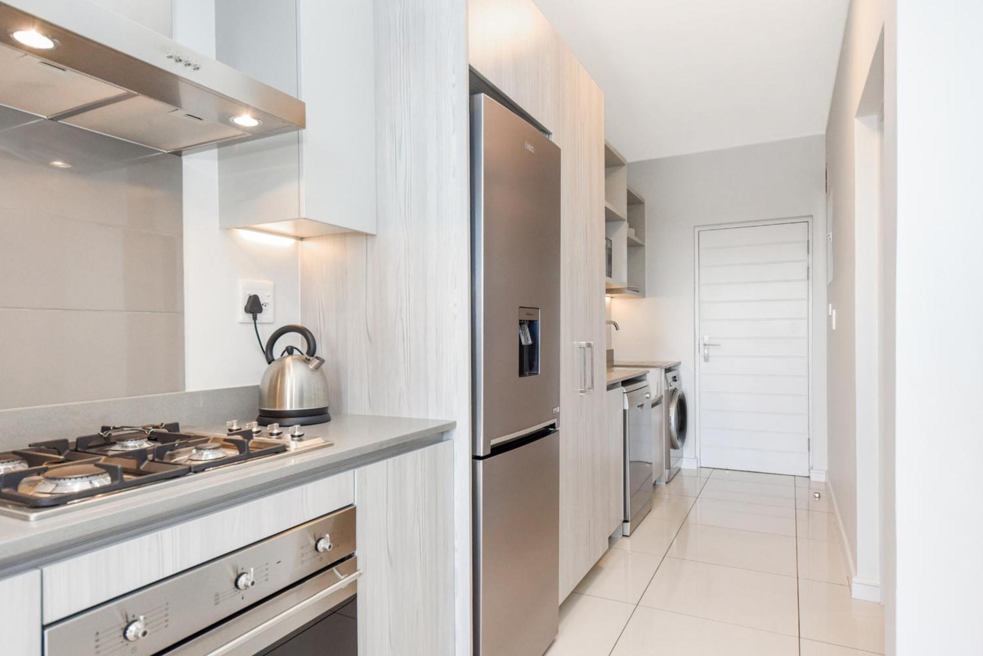 The Median Rosebank Luxury Apartment - Building With Generator Johannesburg Esterno foto