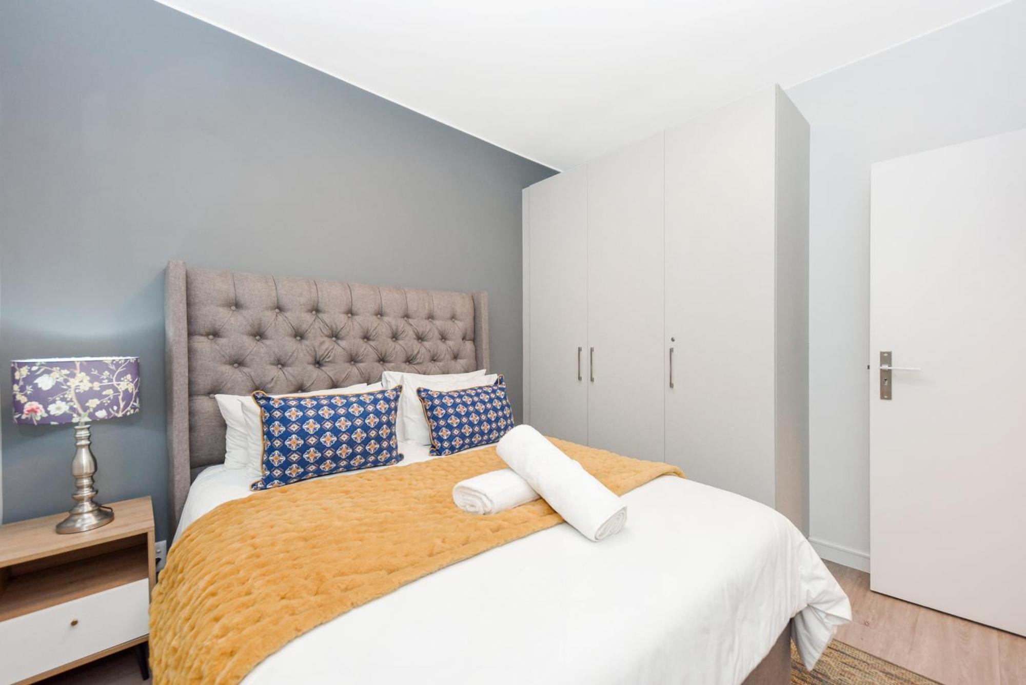 The Median Rosebank Luxury Apartment - Building With Generator Johannesburg Esterno foto
