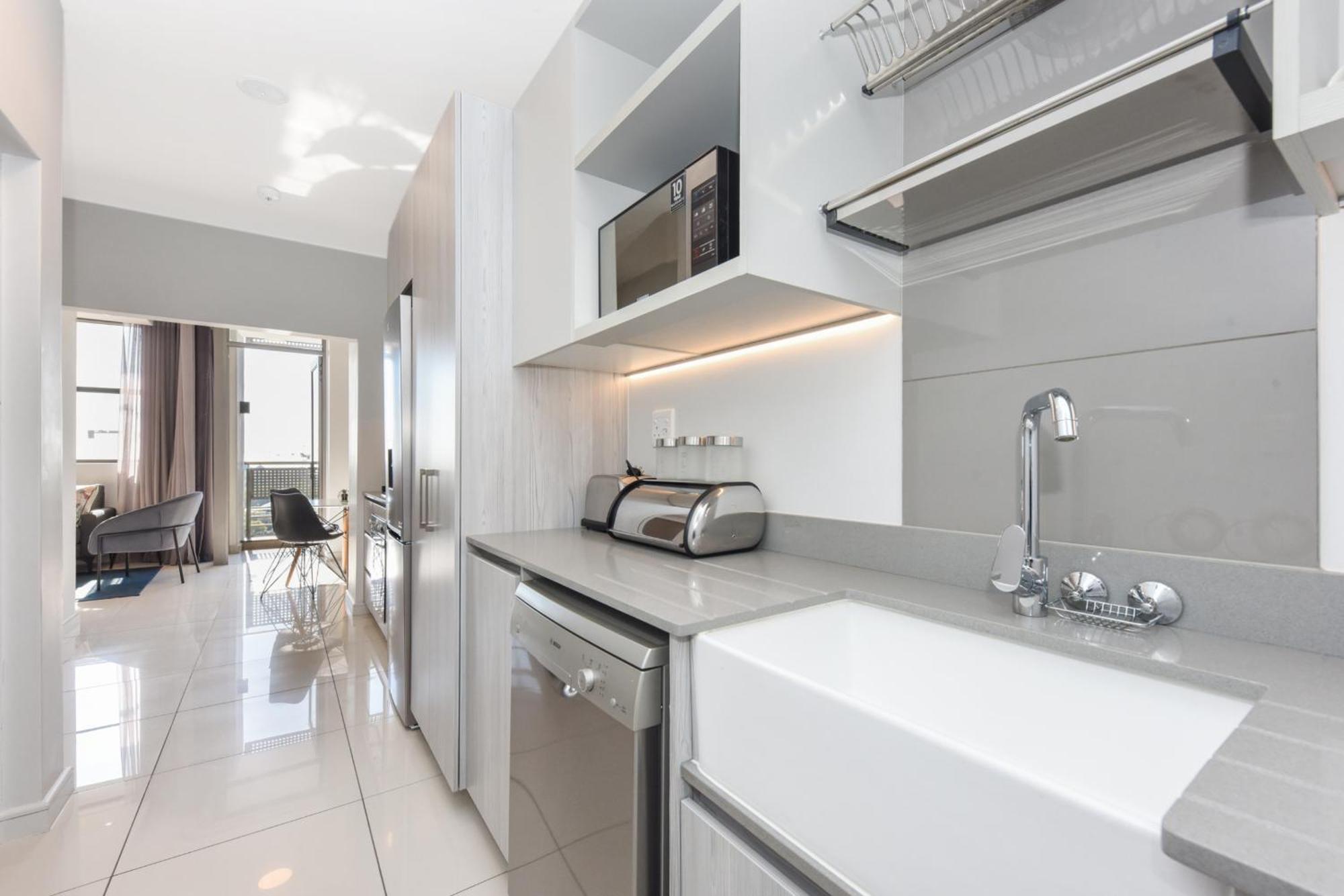 The Median Rosebank Luxury Apartment - Building With Generator Johannesburg Esterno foto