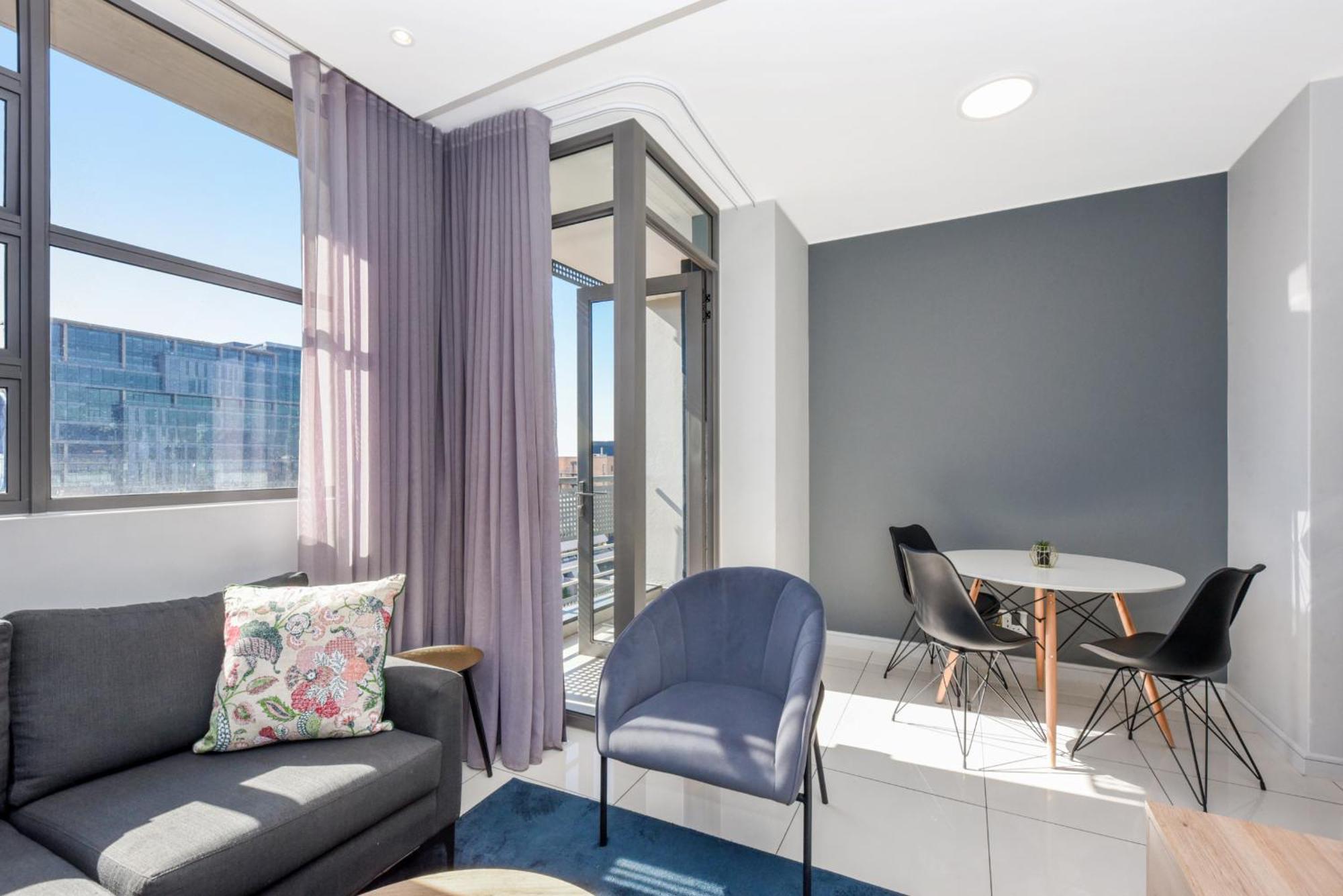 The Median Rosebank Luxury Apartment - Building With Generator Johannesburg Esterno foto