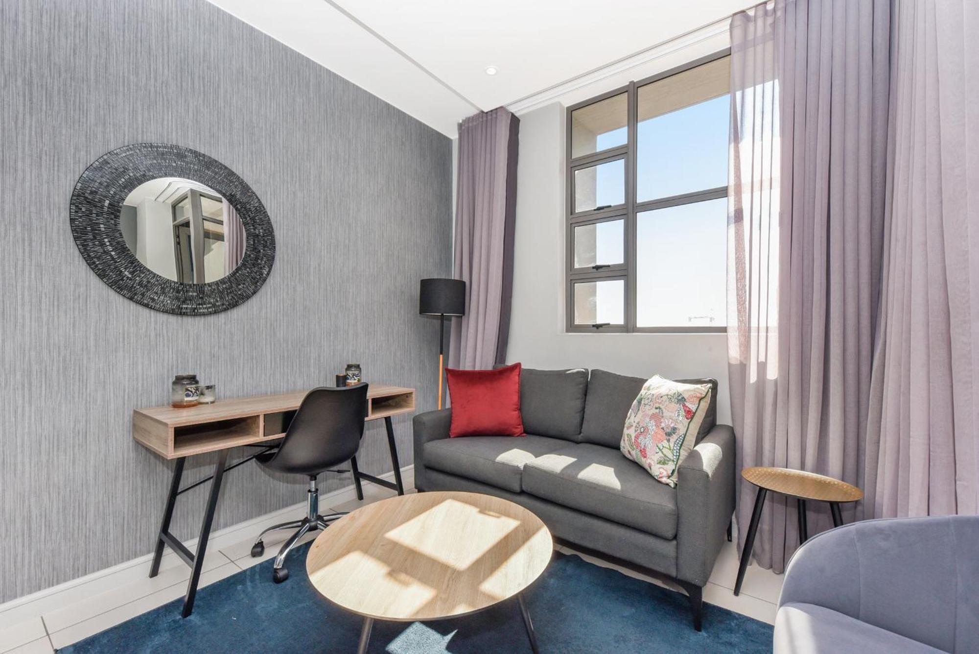 The Median Rosebank Luxury Apartment - Building With Generator Johannesburg Esterno foto