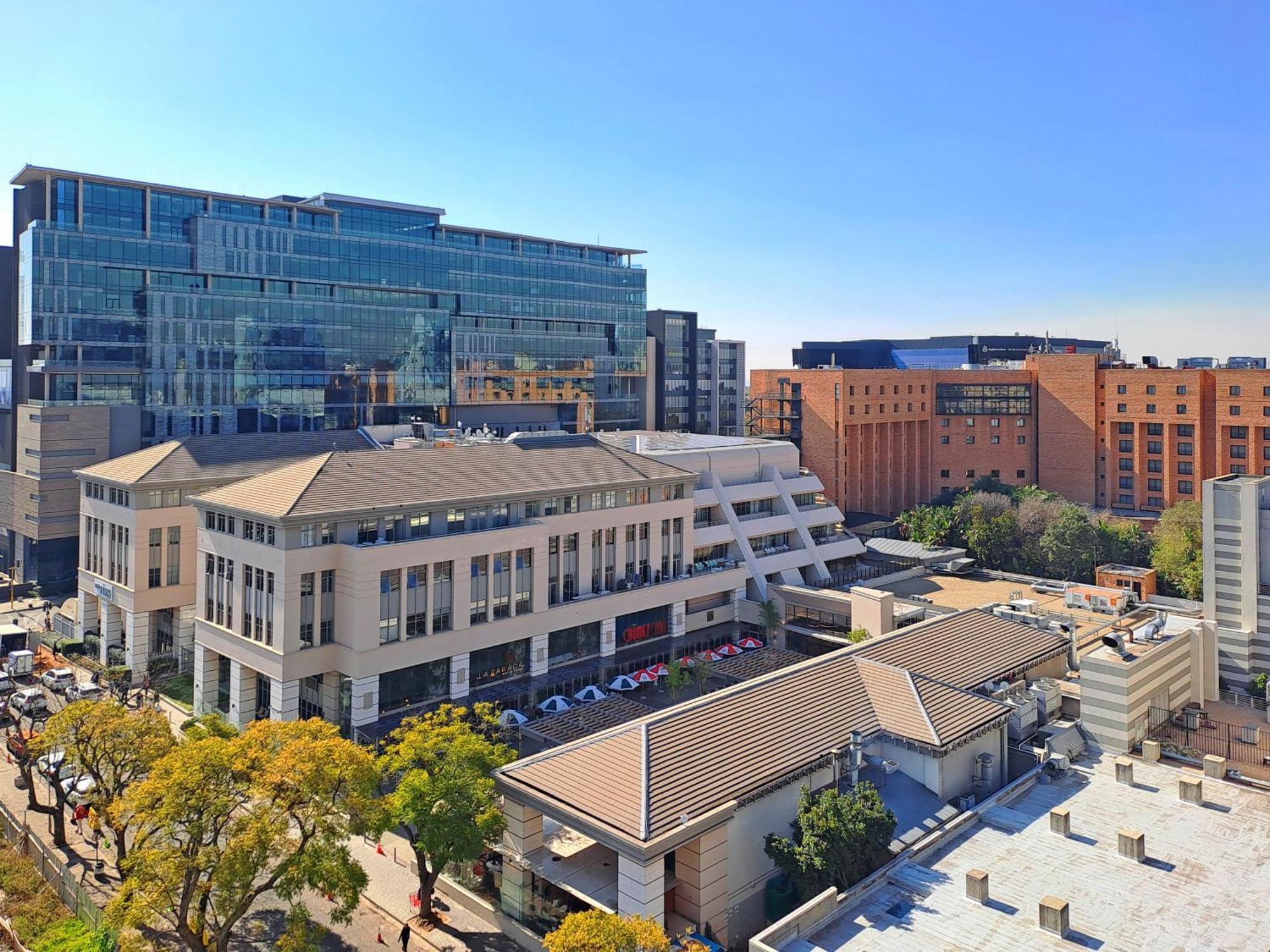 The Median Rosebank Luxury Apartment - Building With Generator Johannesburg Esterno foto